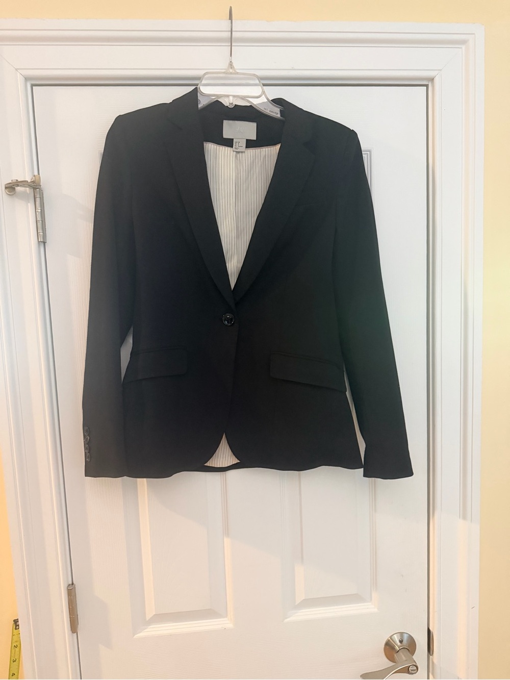 Ladies Size 8 "H&M" Black Women's Single-Button Tailored Blazer GUC